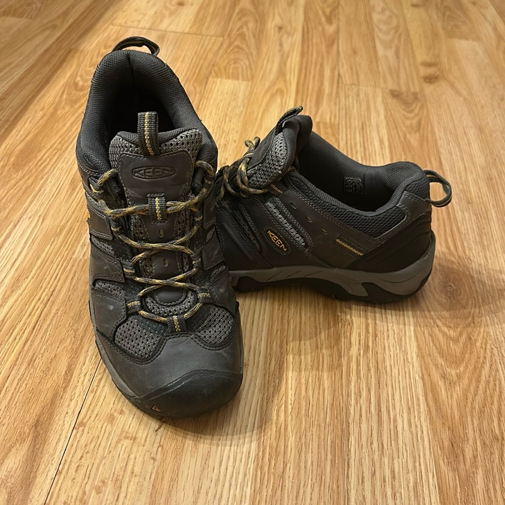 KEEN hiking boots